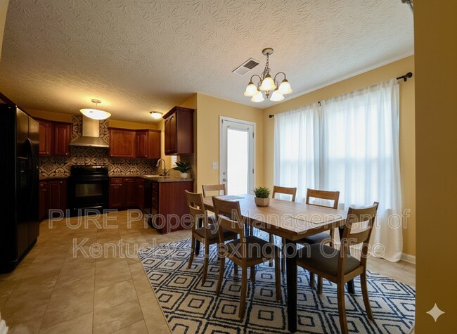 Building Photo - 2909 Mahala Ln