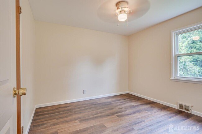 Building Photo - 25 Ellwood Rd