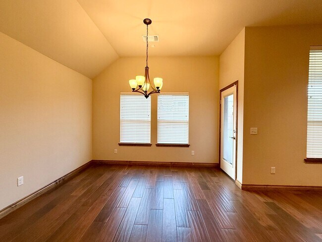 Building Photo - 706 Sedona Dr