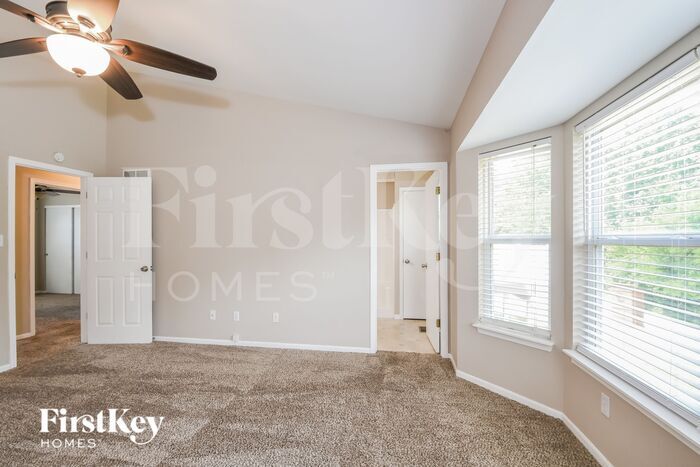 Building Photo - 3017 Valley Oaks Dr
