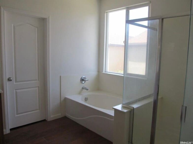 Building Photo - 233 American Farms Ave