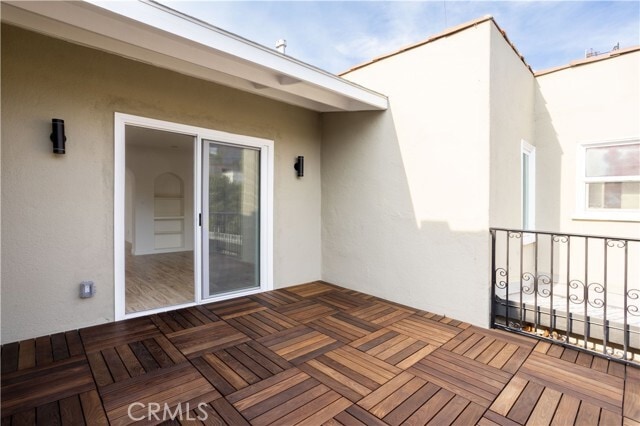 Building Photo - 738 S Stanley Ave