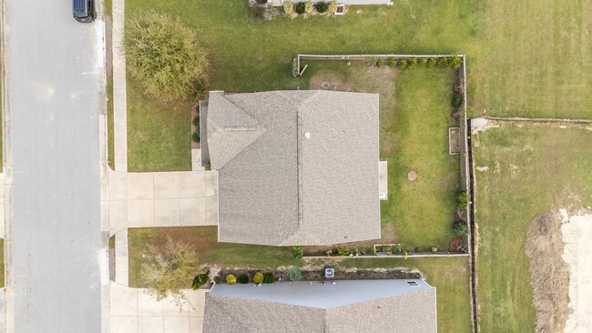 Building Photo - Lake View Four Bedroom 2.5 Bath Home