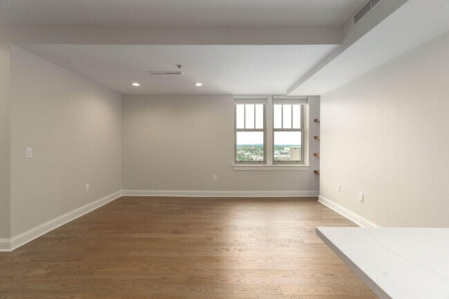 Building Photo - 525 W Lafayette Blvd