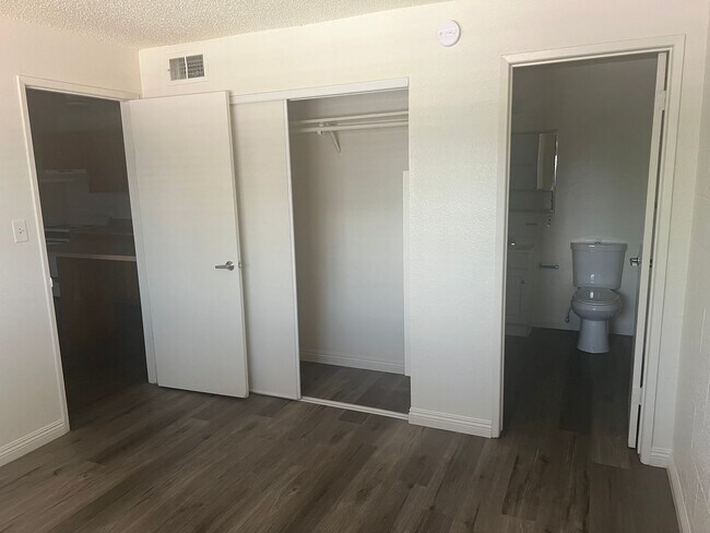 Building Photo - Affordable 1 Bedroom Condo In Central Las ...