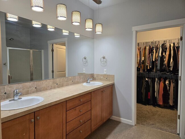 Building Photo - Gorgeous Mount Vernon Home 4 Beds 3.5 Bath...
