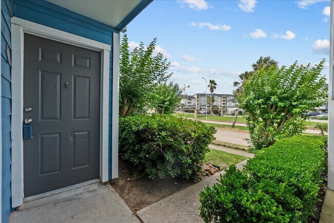 Building Photo - 3506 Cove View Blvd