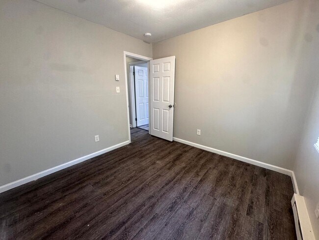 Building Photo - 927 Fiske Dr