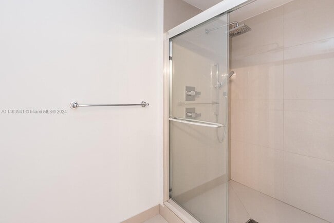 Building Photo - 600 NE 27th St