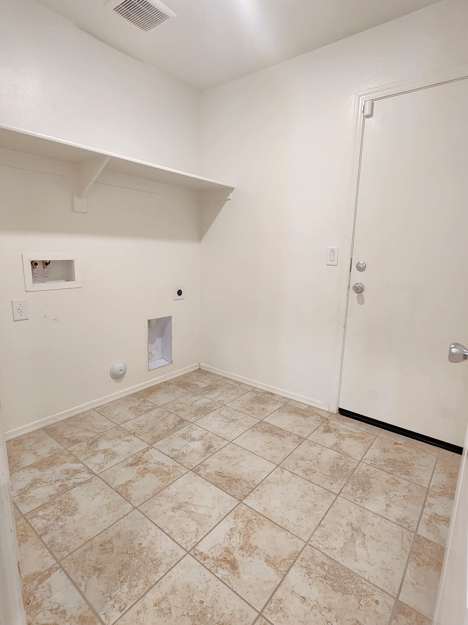 Laundry - 1347 W Pinkley Ave