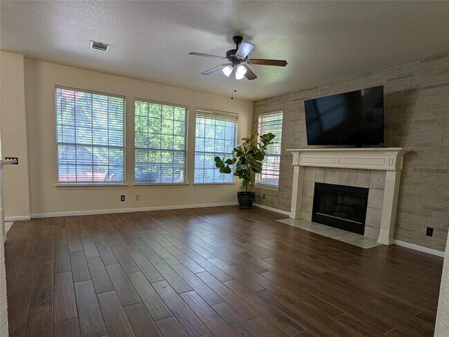 Building Photo - 9910 Jasmine Creek Dr