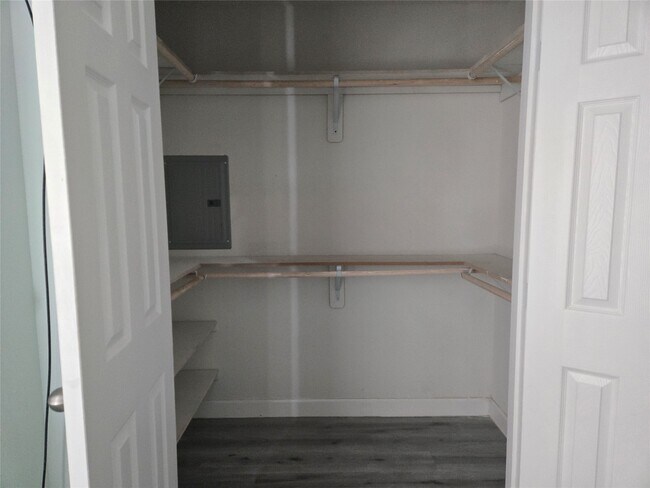 Building Photo - 22061 Russell Dr