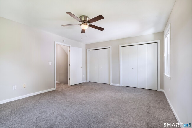 Building Photo - 40 Kingsbury Ln