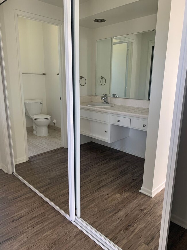 Building Photo - Pool Home with Fireplace & 2-Car Garage