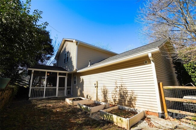 Building Photo - 214 Howe St