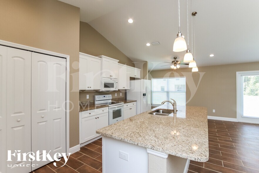 Building Photo - 770 Grandeur St SE