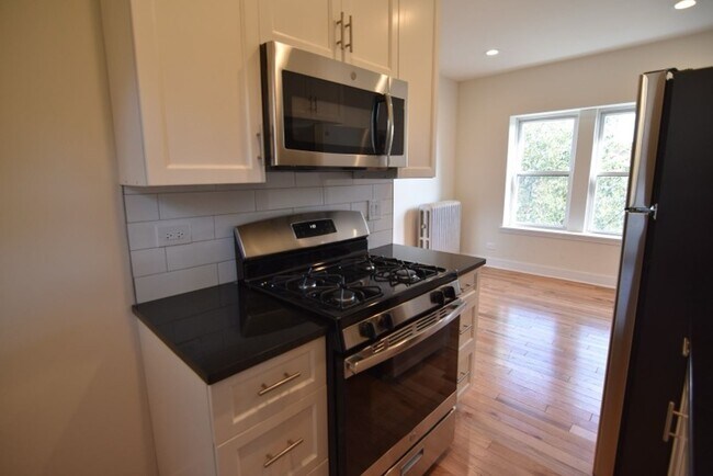 Building Photo - 4424-4432 N Wolcott Ave