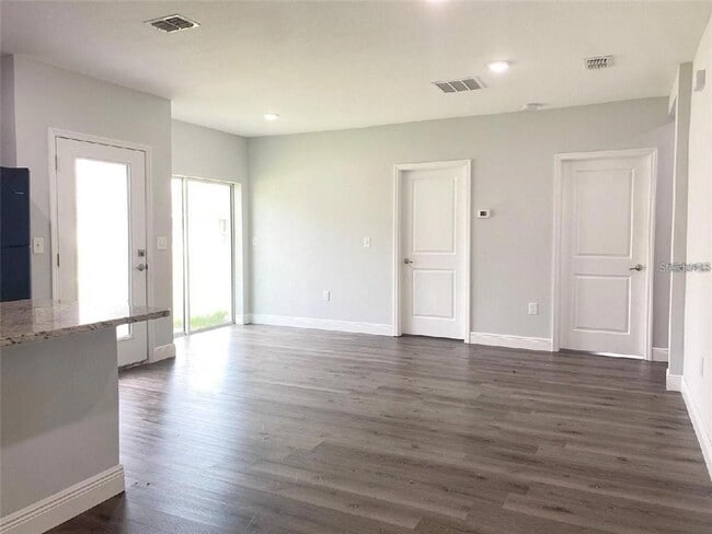 Building Photo - 515 Blackbird Ln