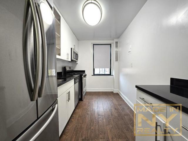 Primary Photo - 2 bedroom in SUNNYSIDE GARDENS NY 11104