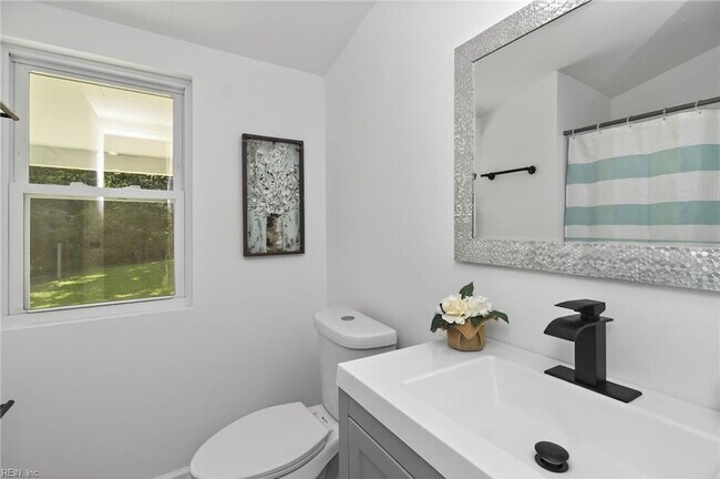 Building Photo - 13648 Track Ln