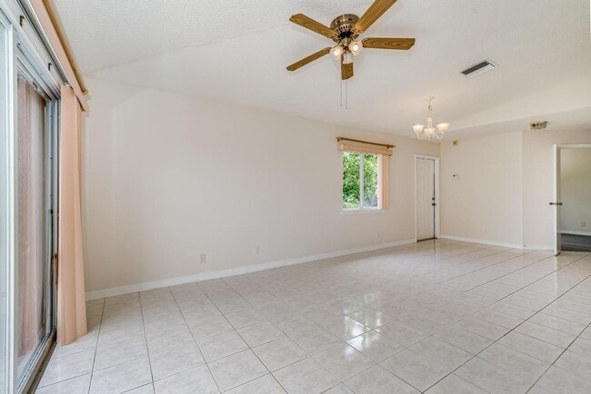 Building Photo - 1881 SW 116th Way