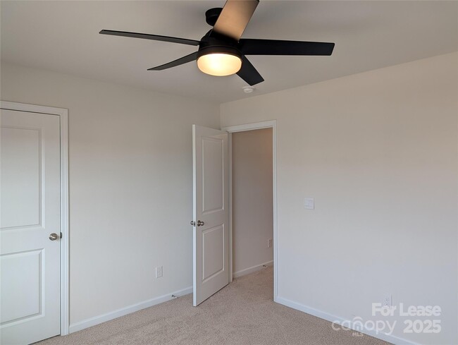 Building Photo - 10731 Claystone Dr