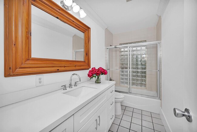 Building Photo - 2427 Sea Island Dr