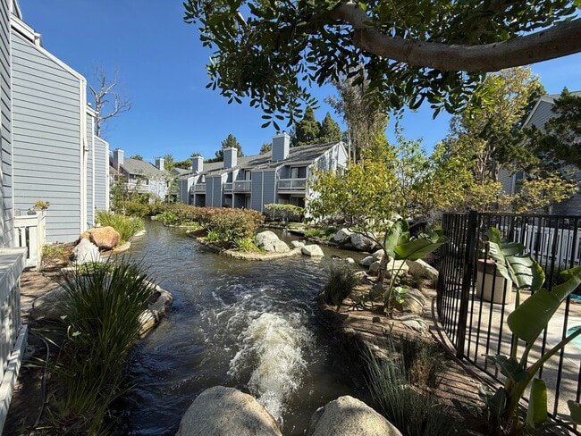 Building Photo - Central Camarillo Condo now Available