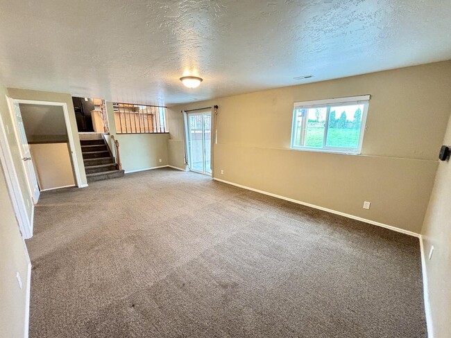 Building Photo - 1652 400 E