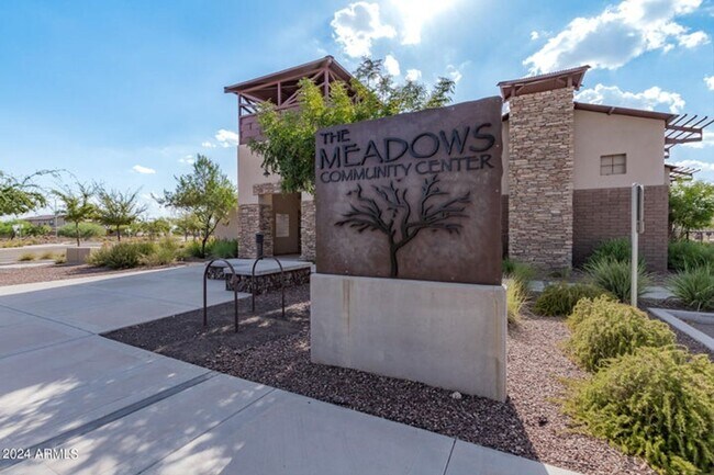Building Photo - Charming 4 bedroom, 3 bath home in North P...