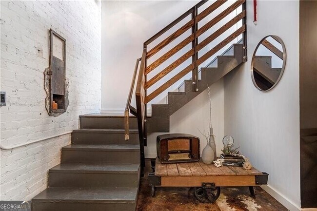 Building Photo - 650 Glen Iris Dr NE