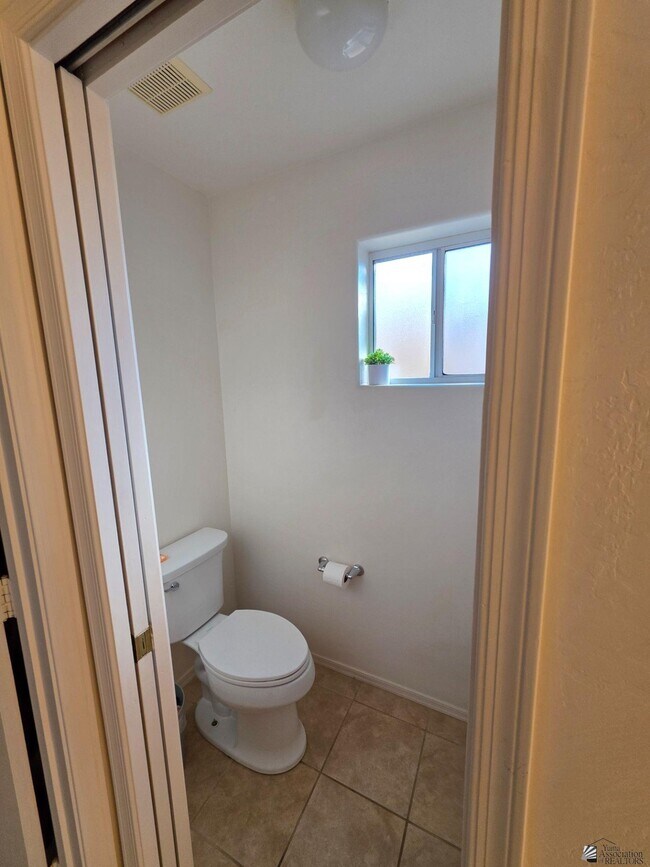 Building Photo - 4831 W 29th St