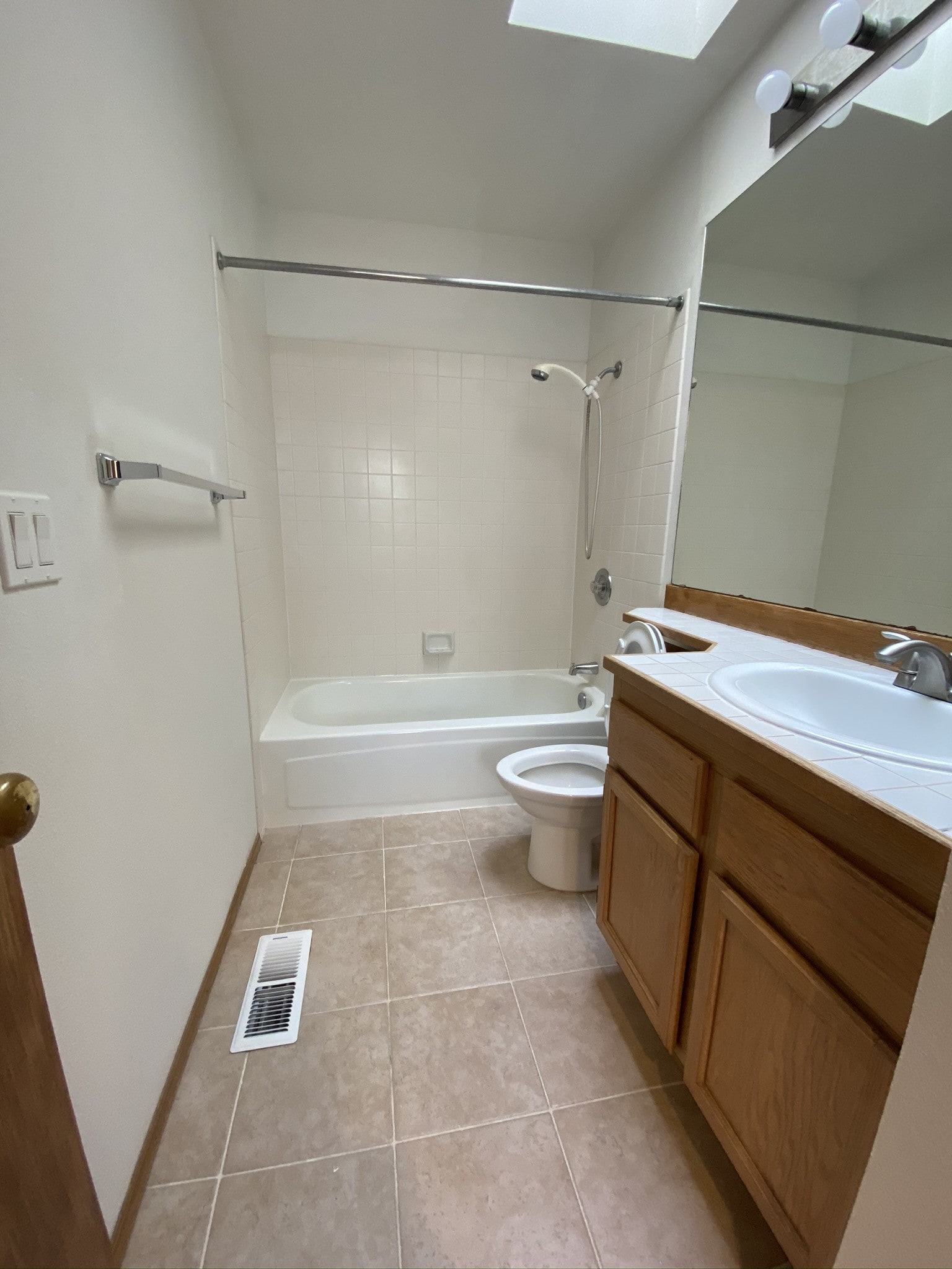 Building Photo - 648 S 32nd Pl