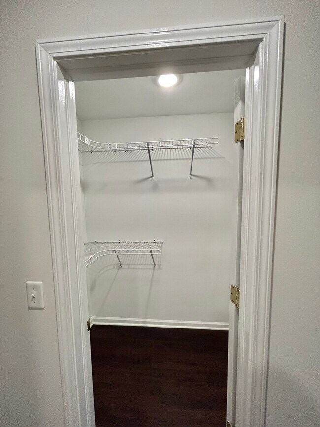 Building Photo - 2375 Chelsea Rd