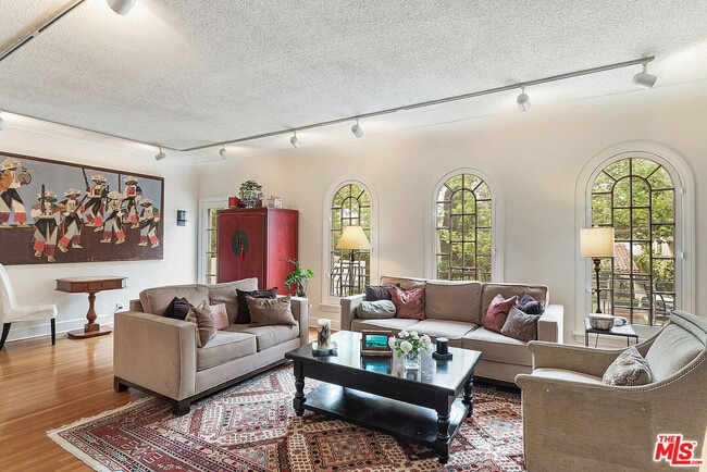 Building Photo - 143 S Mansfield Ave