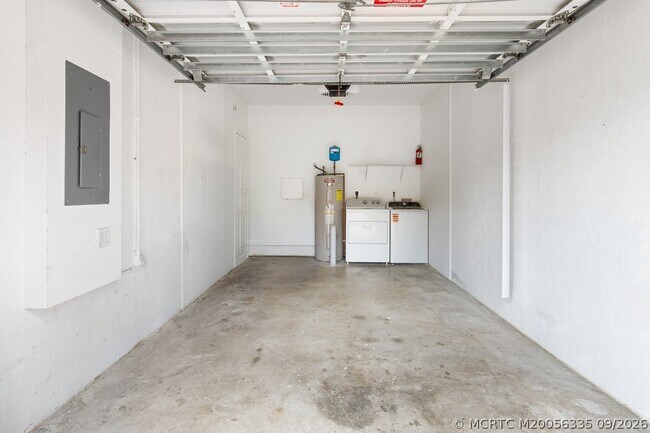 Building Photo - 4964 SE Mariner Garden Cir