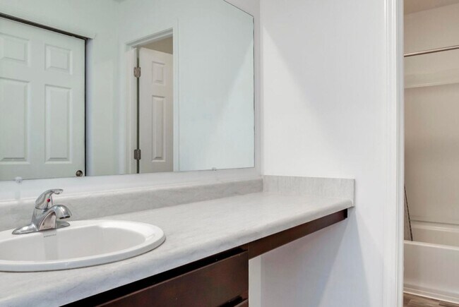 Building Photo - 4BR/2/5 Bath Home for Rent - Overlook at Eastwood - Two Car Garage!