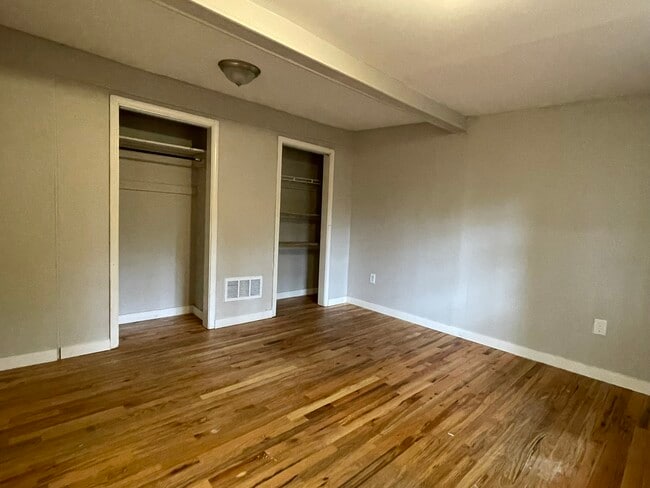 Building Photo - 611 Inglewood Dr