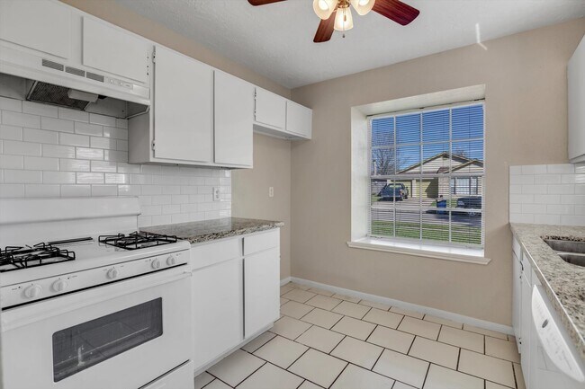 Building Photo - 20235 Apache Gardens Ln