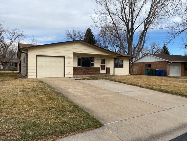Building Photo - STUDENTS WELCOME! Single-Family Ranch Home in West Ft. Collins w/ Fenced Yard, Lawn Care Included!