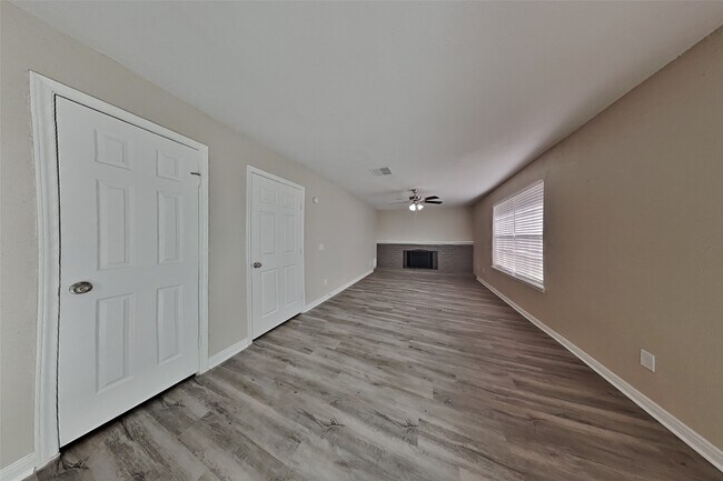 Building Photo - 3414 Green Fields Dr