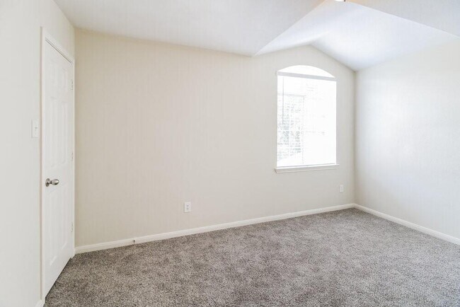 Building Photo - 10007 Barr Lake Dr