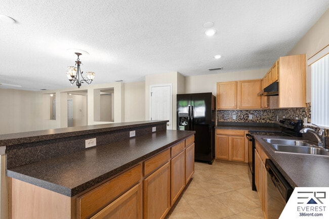 Building Photo - 9 Waywood Pl