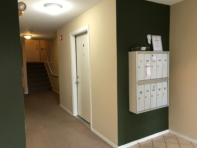 Building Photo - 1038 NE 125th St