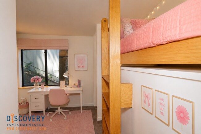 Building Photo - Montclair Four Bedroom Contemporary Late 20th Century Home