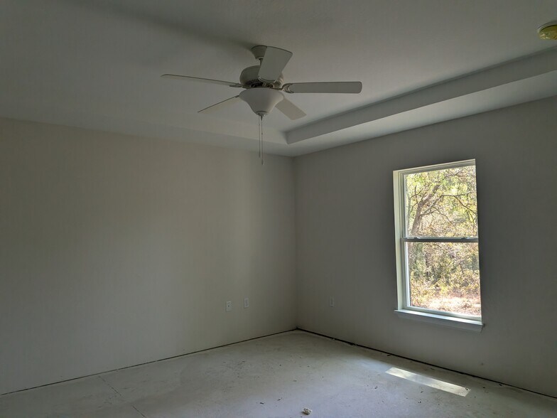 Building Photo - 1640 W Saint Elizabeth Pl