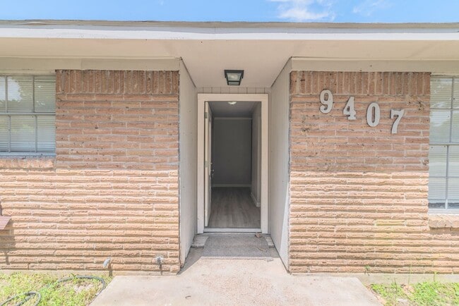 Building Photo - 9407 Irby St