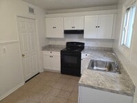 Building Photo - 66 Thorn Ln