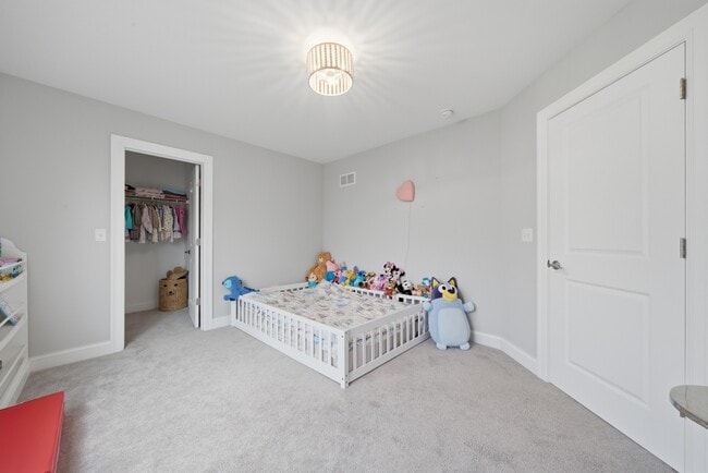 Building Photo - 7814 Brookbank Rd