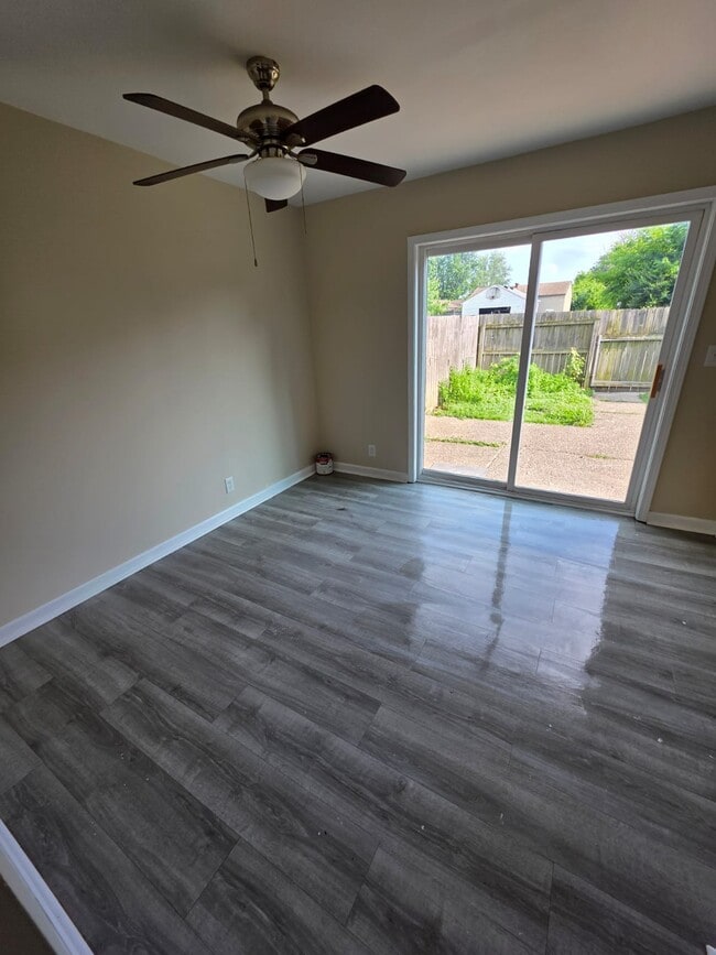 Building Photo - 6610 Vandre Ave